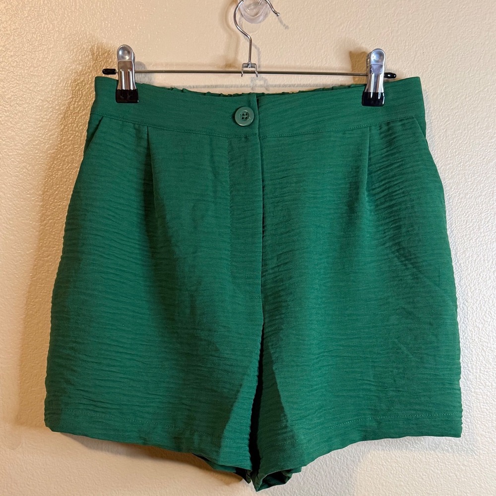 Zenana Womens High Waisted Pleated Shorts Green Size M